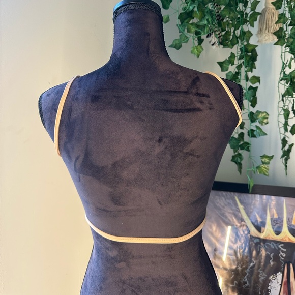 PrettyLittleThing Ribbed Beige Crop Top 🌟 - Picture 2 of 2